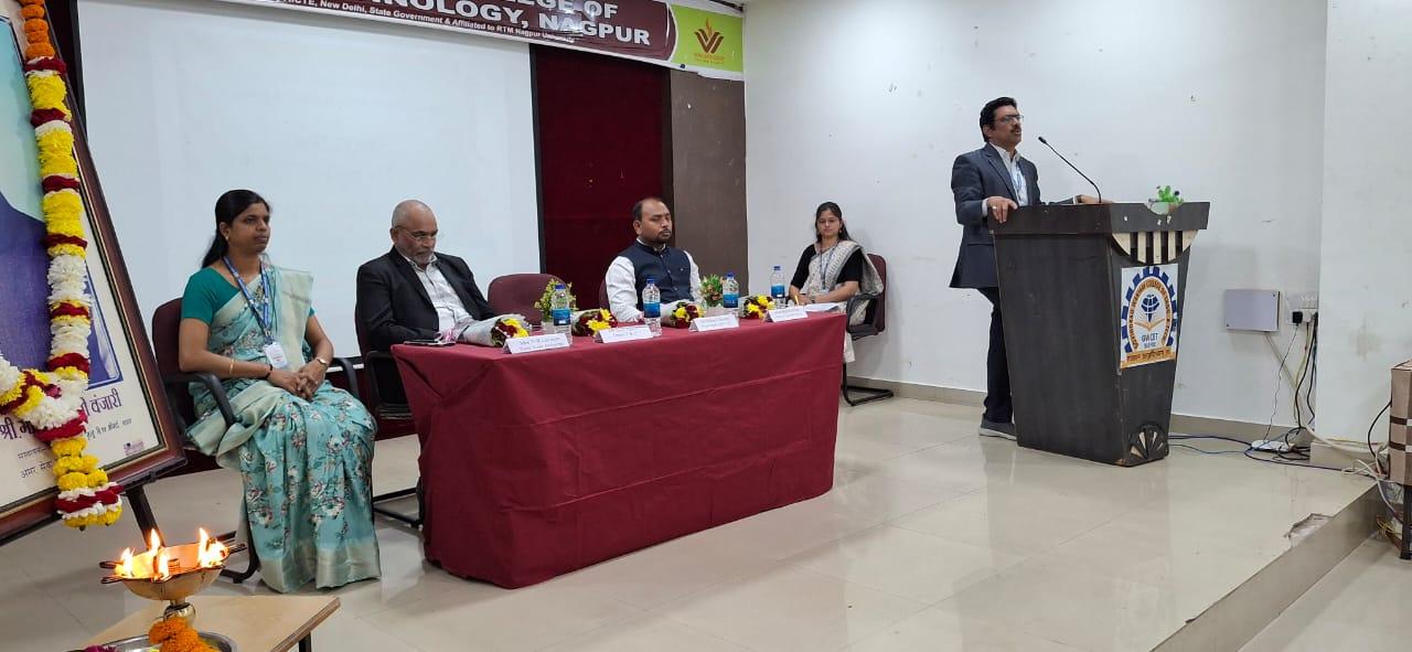 पालक-शिक्षक सभेच्या माध्यमातून विद्यार्थ्यांच्या प्रगतीचा आढावा