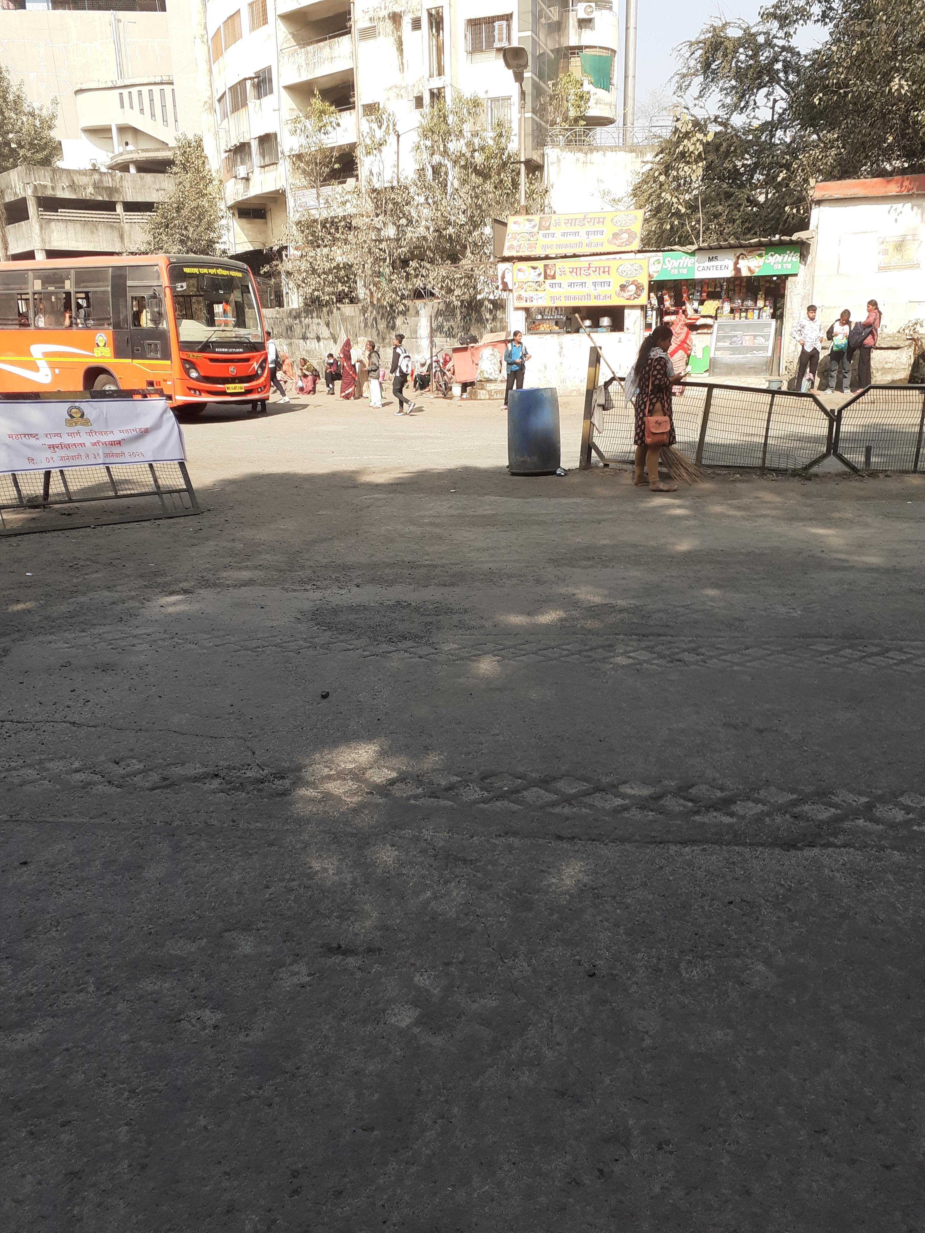 नागपूर शहरातील उड्डाणपूलांचा विकास आणि बस स्टॉपवरील अतिक्रमण