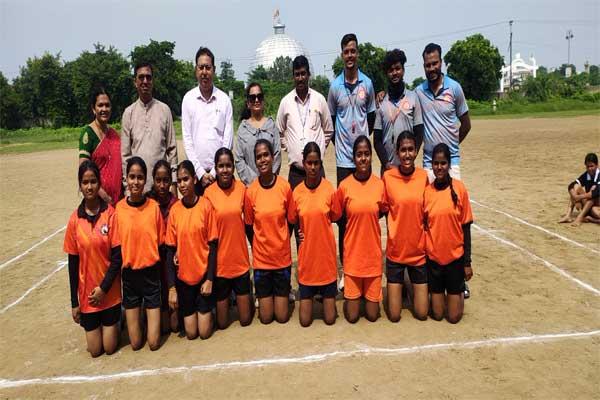 एस. के. पोरवाल कॉलेजच्या मुलींचा कबड्डीत विजय