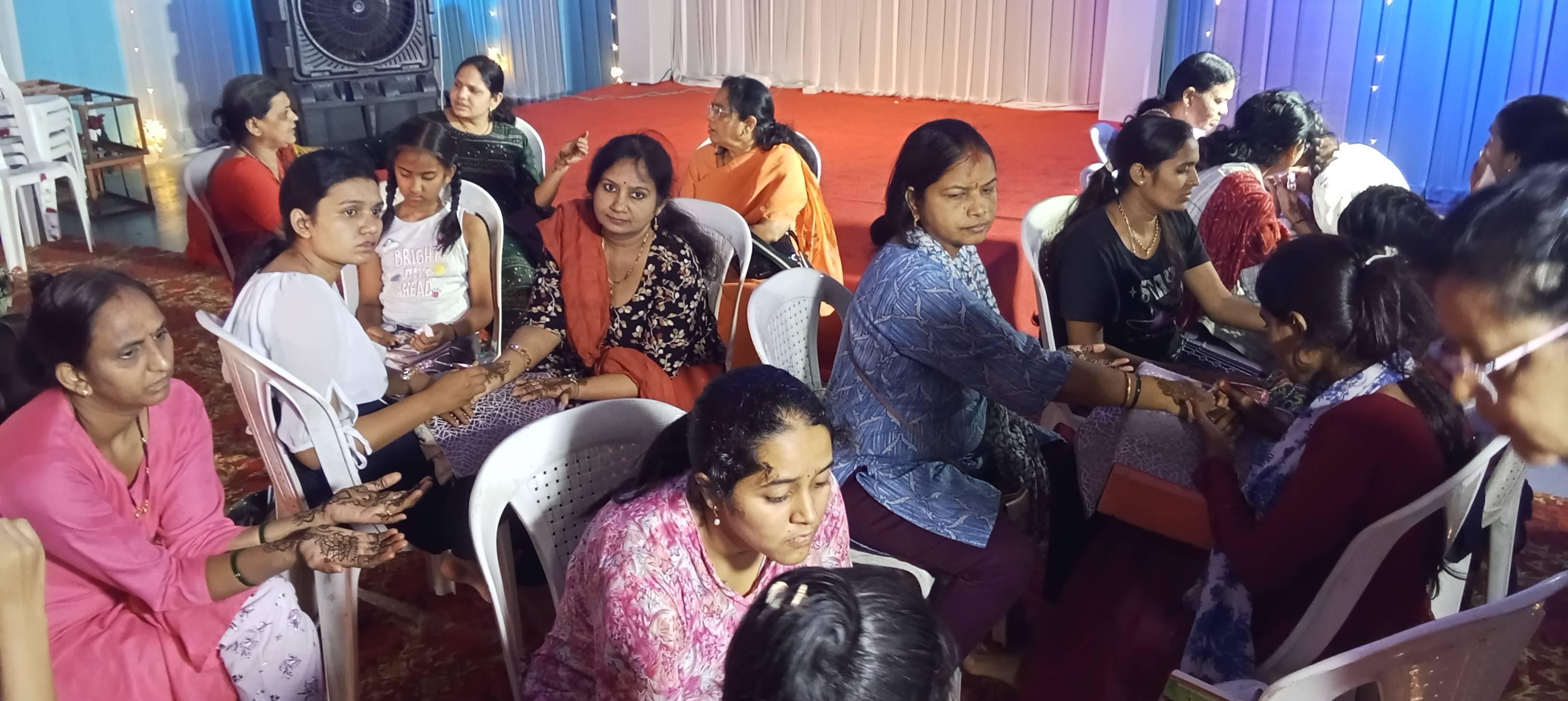 मेहंदी महोत्सव: महिलांचा उत्सव प्रभूनगरमध्ये