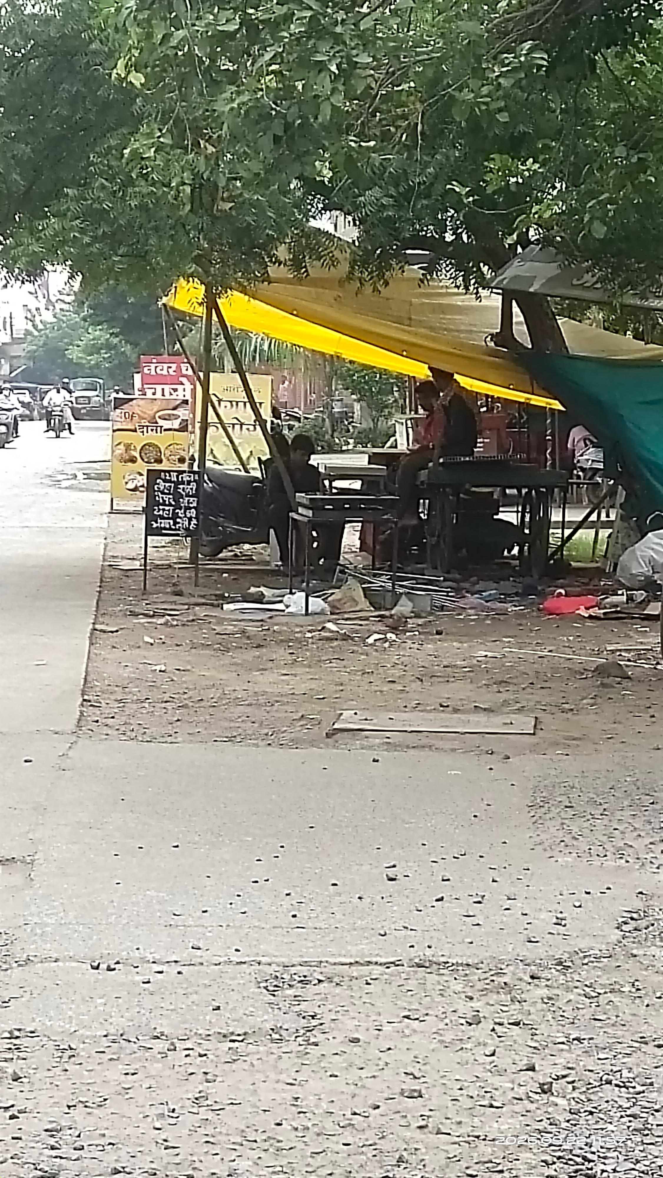 फुटपाथ कुठे? पादचाऱ्यांचा सवाल?