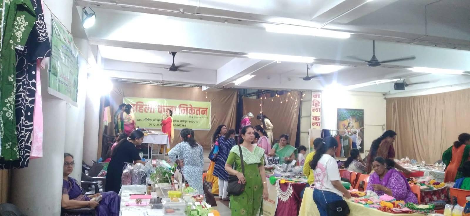 महिला कला निकेतनने आयोजित केला अंकुर बाजार