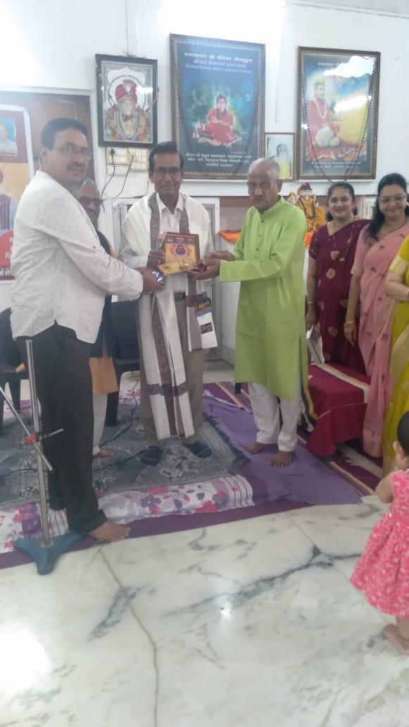 नाट्यलेखक,दिग्दर्शक व ज्येष्ठ रंगकर्मी प्रभाकरराव ठेंगडी यांना साहित्य साधक पुरस्कार*